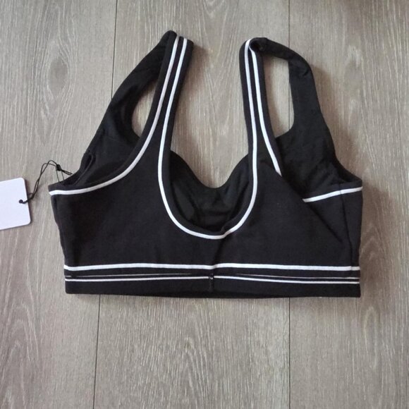 Alo Yoga Alosoft Heart Throb Bra And 4” Alosoft High-Waist Heart Throb Short Set - Picture 3 of 6